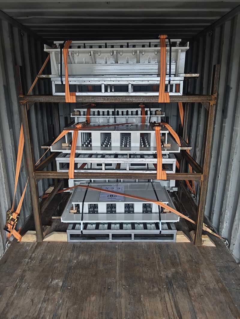 Deeply cultivating overseas markets, quality earns recognition! PRO MOLD brick machine molds successfully shipped to Europe.